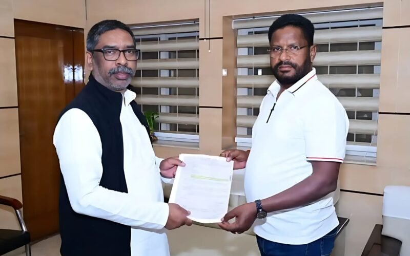 खरसावां विधायक ने मुख्यमंत्री से सड़क सुधार योजना पर की मुलाकात