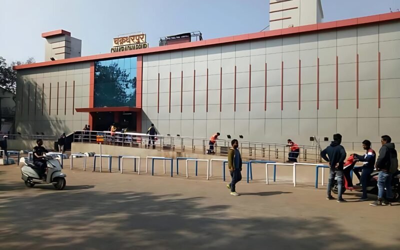 चक्रधरपुर स्टेशन का नया भवन जनवरी में खुलेगा, यात्रियों को मिलेंगी अत्याधुनिक सुविधाएँ