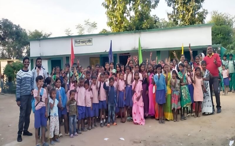 उकुमादकम विद्यालय में बाल दिवस और रजत जयंती वर्ष का उत्सव धूमधाम से आयोजित