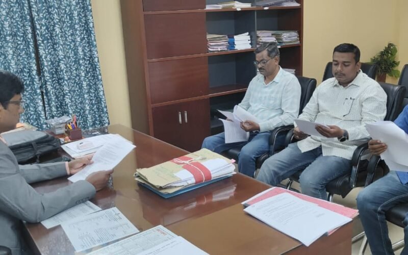 निर्वाचन कार्यों में पारदर्शिता लाने को राजनीतिक दलों के साथ बैठक