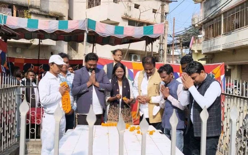चक्रधरपुर में कांग्रेस की अहम बैठक संपन्न — दर्जनों युवाओं ने थामा कांग्रेस का दामन