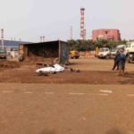 सरायकेला में भीषण सड़क हादसा: आयरन ओर से लदा डंपर ई-रिक्शा पर पलटा, दो की मौत, पांच घायल