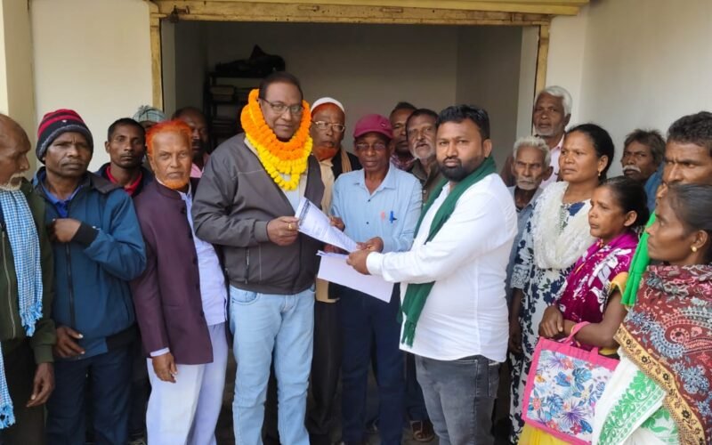 झारखंड आंदोलनकारी आसमान सुंडी बने संयुक्त मोर्चा के अध्यक्ष, चाईबासा में किया गया सम्मानित