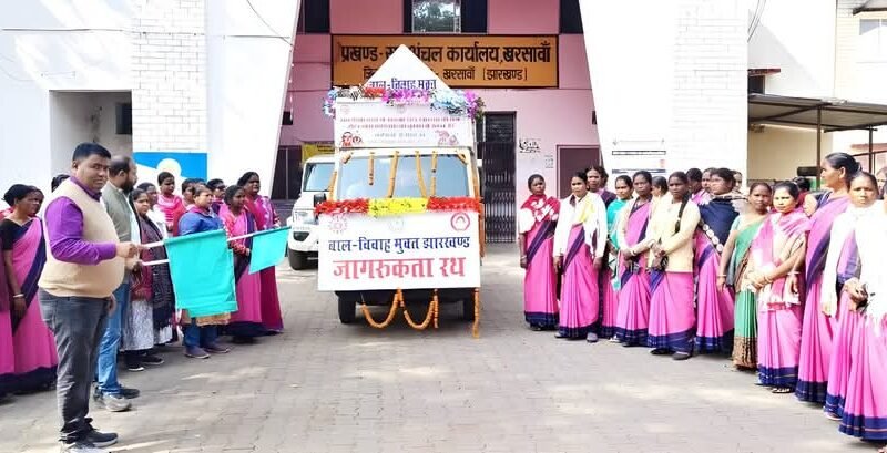 खरसावां में बाल विवाह मुक्त झारखंड अभियान का शुभारंभ — बीडीओ ने जागरूकता रथ को दिखाई हरी झंडी