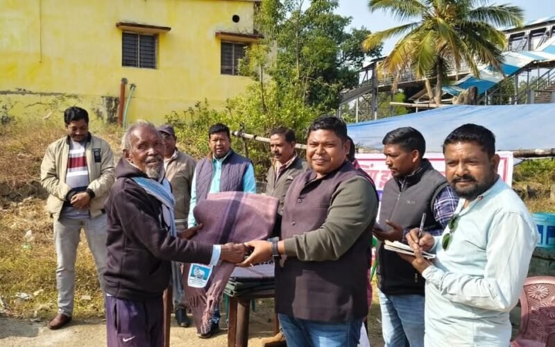 केंद्रपोसी में चेंजिंग इंडिया फाउंडेशन द्वारा कंबल वितरण कार्यक्रम आयोजित