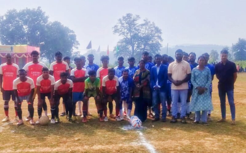 गुंजा में आदर्श नव युवक संघ द्वारा दो दिवसीय फुटबॉल प्रतियोगिता शुरू