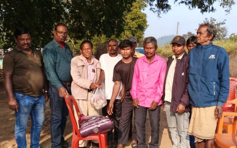 गुवा गोलीकांड के साक्षी झारखंड आंदोलनकारी डुरगड़ाय सिरका के निधन पर संयुक्त मोर्चा ने परिजनों से की मुलाकात, सरकारी हस्तक्षेप की मांग