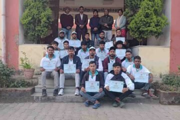 पीएनबी आरसेटी सरायकेला में 30 दिवसीय मोबाइल मरम्मत प्रशिक्षण का समापन, 19 प्रशिक्षुओं को मिले प्रमाण पत्र