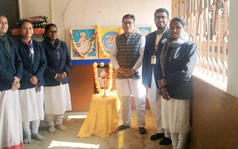 चक्रधरपुर: पद्मावती जैन सरस्वती शिशु विद्या मंदिर में सावित्रीबाई फुले जयंती समारोह आयोजित