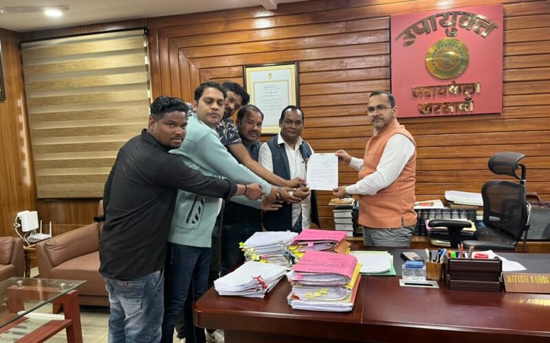 सरायकेला में शिबू सोरेन गोलंबर निर्माण की मांग