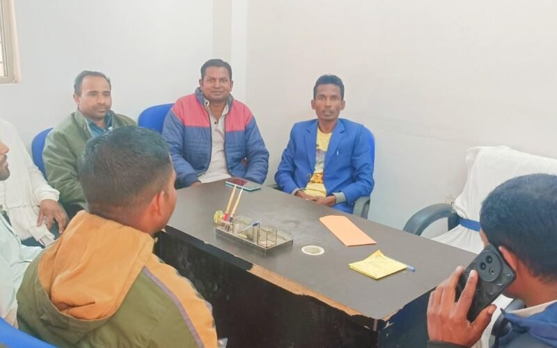 चक्रधरपुर धान अधिप्राप्ति केंद्र में अवैध वसूली का आरोप, किसानों के शोषण पर कांग्रेस ने उठाए सवाल