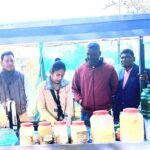 झारखंड पुनरुत्थान अभियान के केंद्रीय अध्यक्ष सन्नी सिंकू ने स्वरोज़गार कर रही आदिवासी युवती से की मुलाकात, आत्मनिर्भरता को बताया विकास की कुंजी