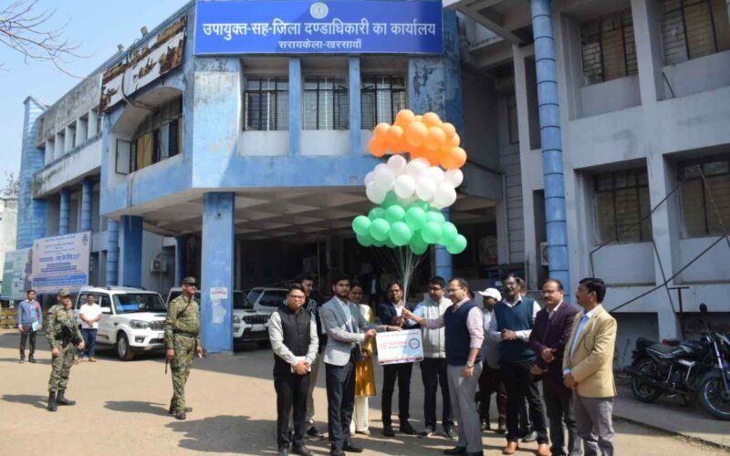 राष्ट्रीय मतदाता दिवस पर समाहरणालय सभागार में शपथ ग्रहण कार्यक्रम आयोजित