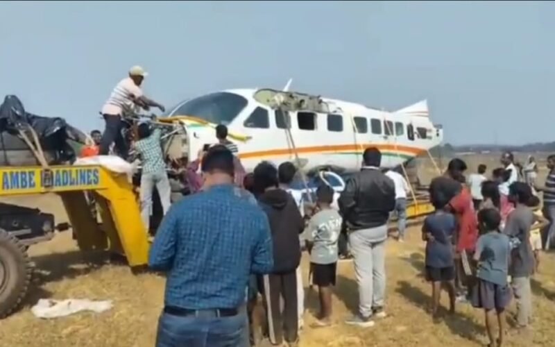 राउरकेला विमान हादसा: क्षतिग्रस्त विमान के अवशेष जांच के लिए भुवनेश्वर भेजे गए