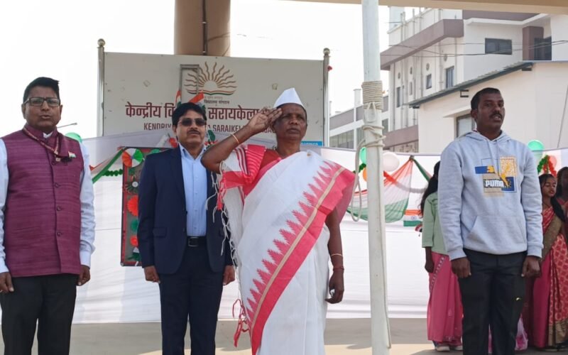 पीएम श्री केंद्रीय विद्यालय पारलपोसी में हर्षोल्लास के साथ मनाया गया गणतंत्र दिवस, सांसद जोबा माझी ने किया ध्वजारोहण