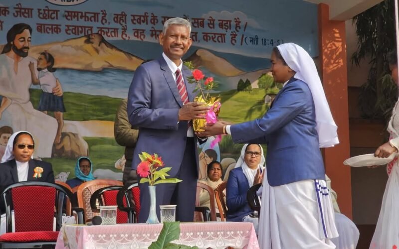 संत जेवियर गर्ल्स हाई स्कूल में हर्षोल्लास के साथ मनाया गया 77वां गणतंत्र दिवस, जे. बी. तुबिद रहे मुख्य अतिथि