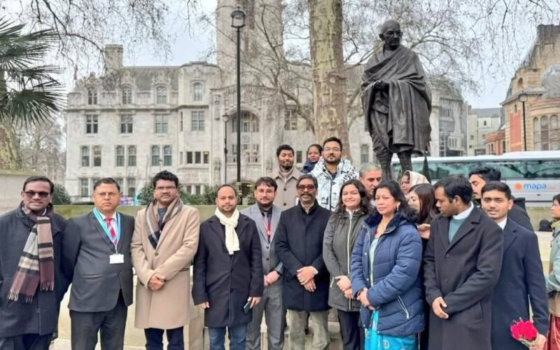 लंदन में गणतंत्र दिवस पर मुख्यमंत्री हेमंत सोरेन ने महात्मा गांधी को किया नमन