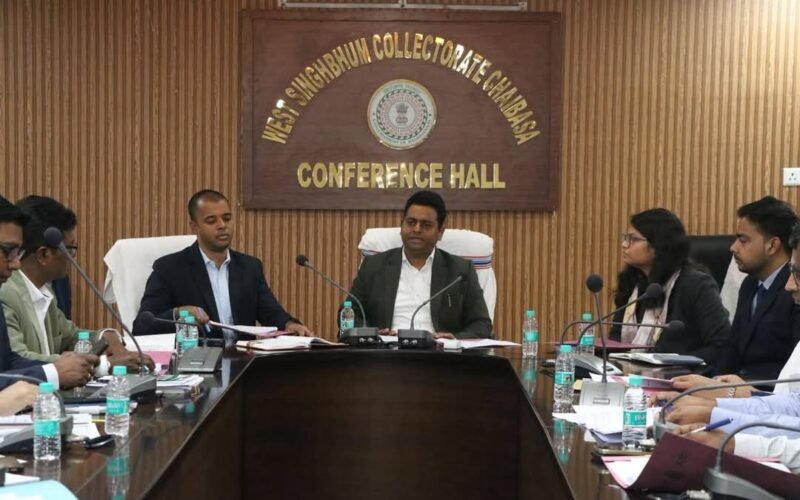 नगर पालिका चुनाव–2026 को लेकर उपायुक्त चंदन कुमार की अध्यक्षता में कोषांगों के साथ समीक्षा बैठक