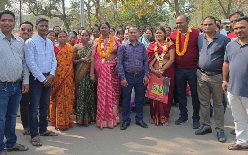 नगर परिषद चुनाव: वार्ड संख्या 1 से रेखा शर्मा जेना ने दाखिल किया नामांकन, समर्थकों में दिखा उत्साह