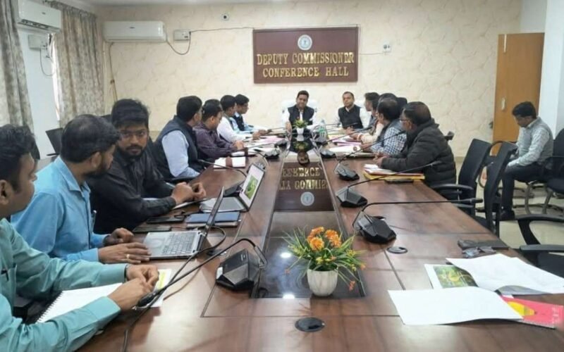 पश्चिमी सिंहभूम में कृषि व पशुपालन योजनाओं को सशक्त बनाने पर जोर, उपायुक्त की अध्यक्षता में समीक्षा बैठक