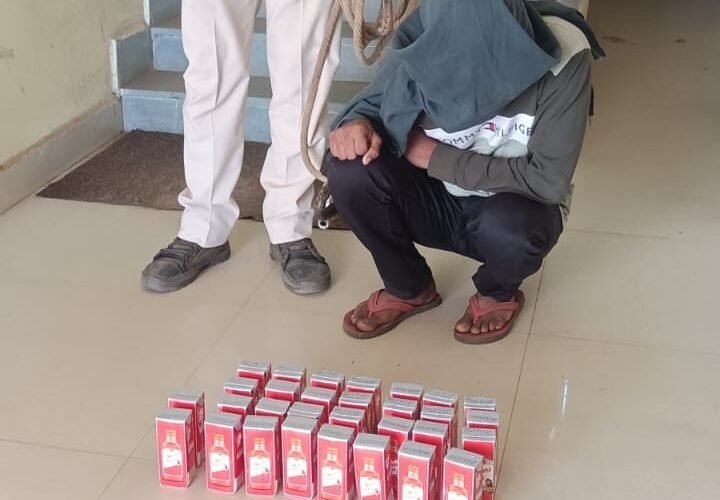 गम्हारिया रेलवे स्टेशन पर अवैध शराब बरामद, टाटा–कटिहार एक्सप्रेस से एक गिरफ्तार