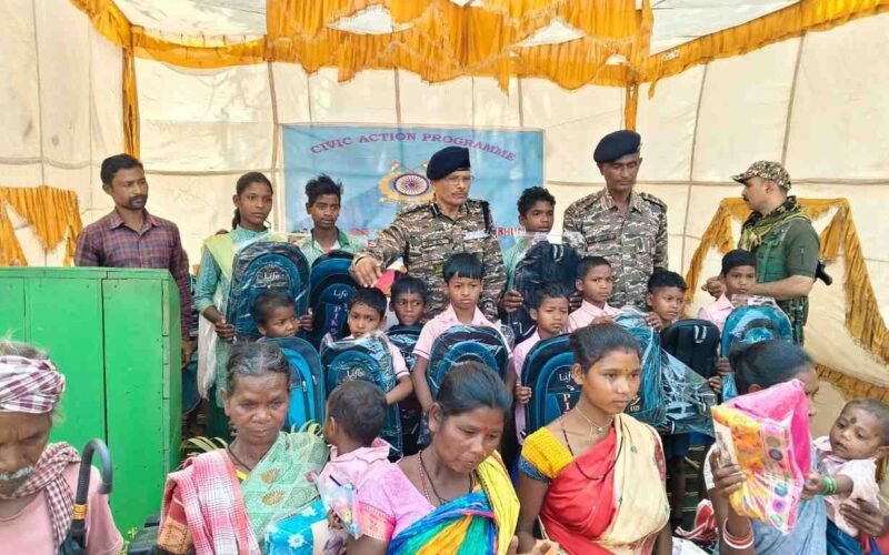 नक्सल प्रभावित तिरिलपोसी में 134वीं बटालियन का सिविक एक्शन कार्यक्रम, ग्रामीणों को राहत सामग्री व चिकित्सा सहायता