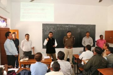 चाईबासा में मतगणना कर्मियों को दिया गया प्रशिक्षण