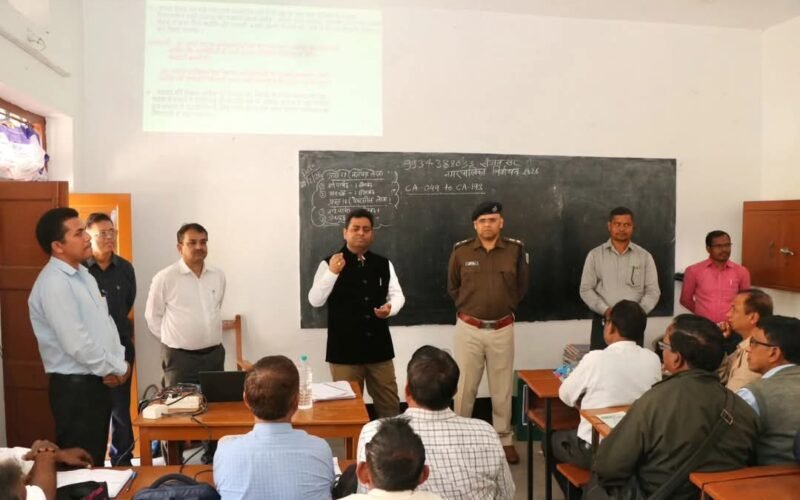 चाईबासा में मतगणना कर्मियों को दिया गया प्रशिक्षण