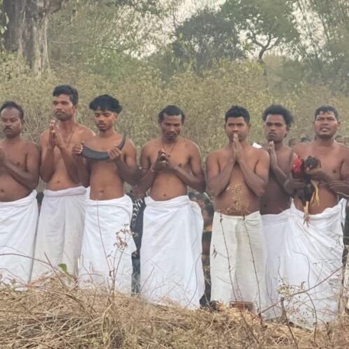 मागे पर्व पर पैतृक गांव पाताहातु पहुंचे मधु कोड़ा और गीता कोड़ा, पारंपरिक पूजा में हुए शामिल