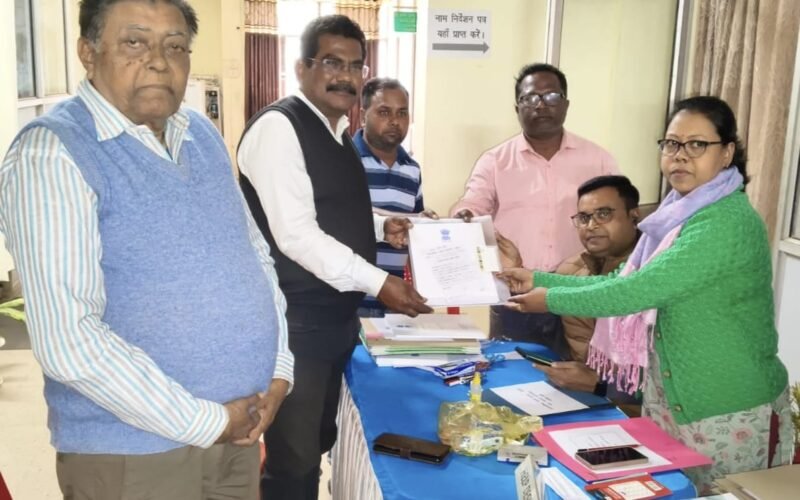 सरायकेला नगर पंचायत अध्यक्ष पद के लिए जलेश कवि ने किया नामांकन, क्षेत्र विकास को बनाया प्राथमिकता