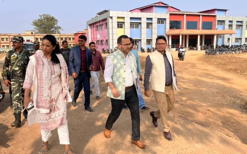 नगरपालिका (आम) निर्वाचन–2026 की तैयारियों का डीसी ने किया औचक निरीक्षण