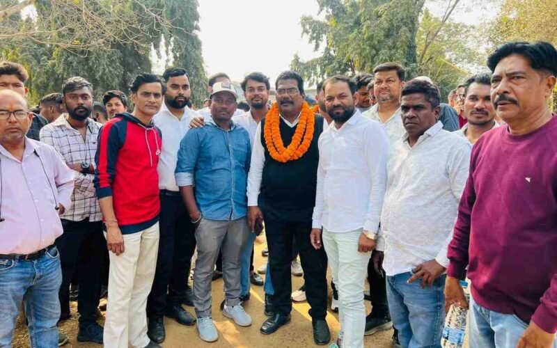 नगर निकाय चुनाव 2026: सरायकेला नगर पंचायत अध्यक्ष पद के लिए जलेश कवि ने दाखिल किया नामांकन