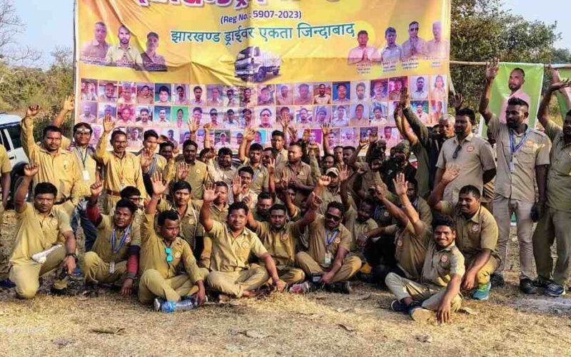 संरंगसिया घाटी में वीर शहीदों को श्रद्धांजलि, झारखंड ड्राइवर महासंघ ने किया खिचड़ी भोग का आयोजन