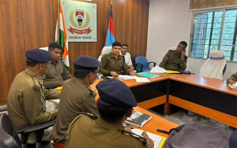 एनडीपीएस मामलों को लेकर सरायकेला-खरसावाँ पुलिस सख्त, एसपी ने लंबित केसों की समीक्षा बैठक की