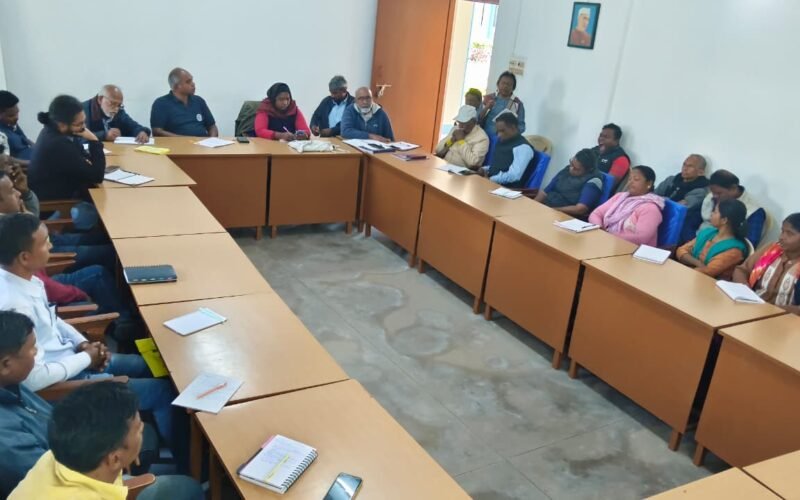 जल-जंगल-जमीन के संरक्षण को लेकर चाईबासा में जस्टिस इन माइनिंग नेटवर्क की एक दिवसीय बैठक