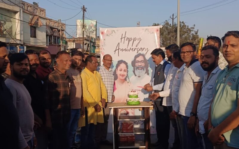 सरायकेला में झामुमो ने धूमधाम से मनाया मुख्यमंत्री हेमंत सोरेन और कल्पना सोरेन का जन्मदिन