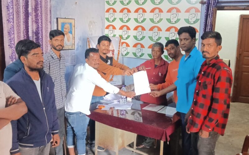 पश्चिमी सिंहभूम कांग्रेस में बगावत, नगर कमेटी के दर्जनों नेताओं ने दिया इस्तीफा