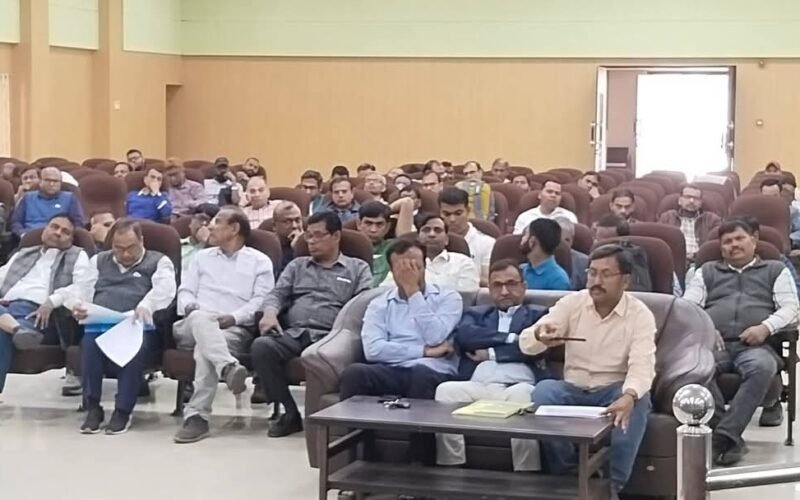 नगरपालिका आम निर्वाचन–2026 को लेकर सरायकेला में माइक्रो ऑब्जर्वरों का प्रशिक्षण आयोजित