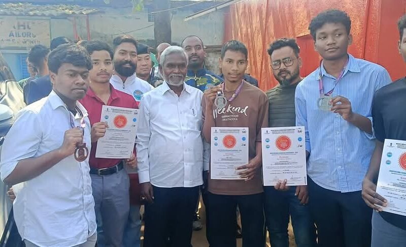 जूनियर नेशनल किकबॉक्सिंग पदक विजेताओं ने चंपाई सोरेन से की मुलाकात, सहयोग के लिए जताया आभार