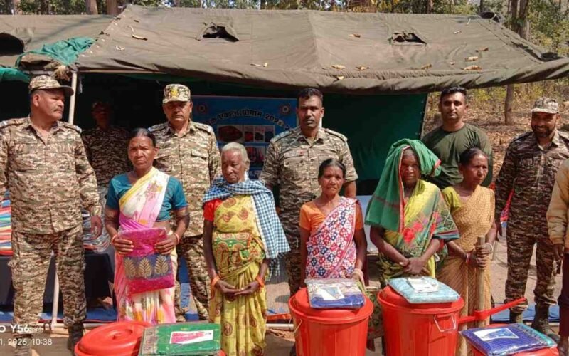 पश्चिम सिंहभूम: बिटकलसोया में सीआरपीएफ द्वारा सिविक एक्शन प्रोग्राम आयोजित