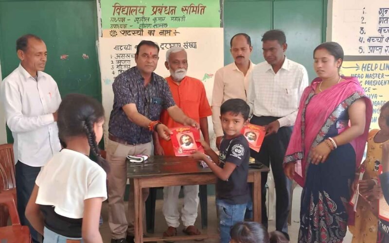 सरायकेला-खरसावां: कोलाबाडिया गांव में मनाया गया अंतरराष्ट्रीय मातृभाषा दिवस