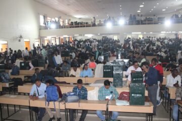 सरायकेला: नगर निकाय चुनाव के लिए मतदान कर्मी रवाना