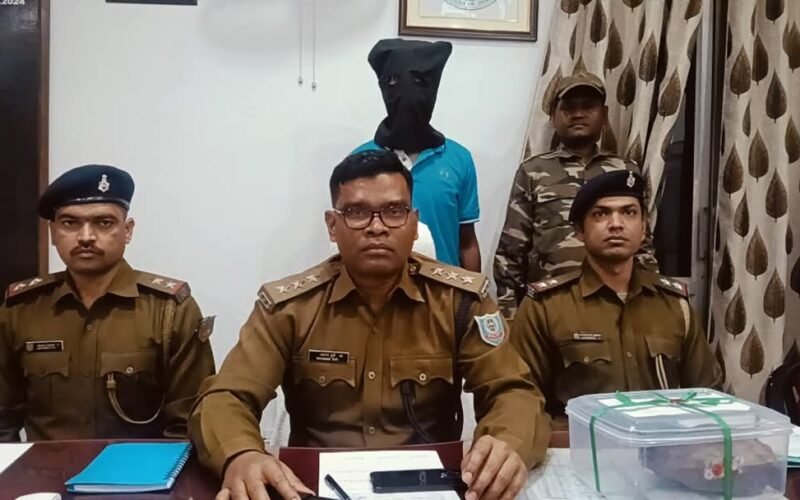 चाईबासा में चार वर्षीय बालक की हत्या, आरोपी गिरफ्तार; शव चुईगुटू पहाड़ से बरामद