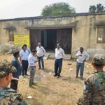 उपायुक्त ने राजनगर प्रखंड कार्यालय का औचक निरीक्षण कर विभिन्न विभागीय कार्यों की समीक्षा की