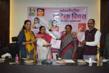 सरायकेला समाहरणालय सभागार में अंतरराष्ट्रीय महिला दिवस पर जिला स्तरीय कार्यक्रम आयोजित, सांसद जोबा मांझी रहीं मुख्य अतिथि