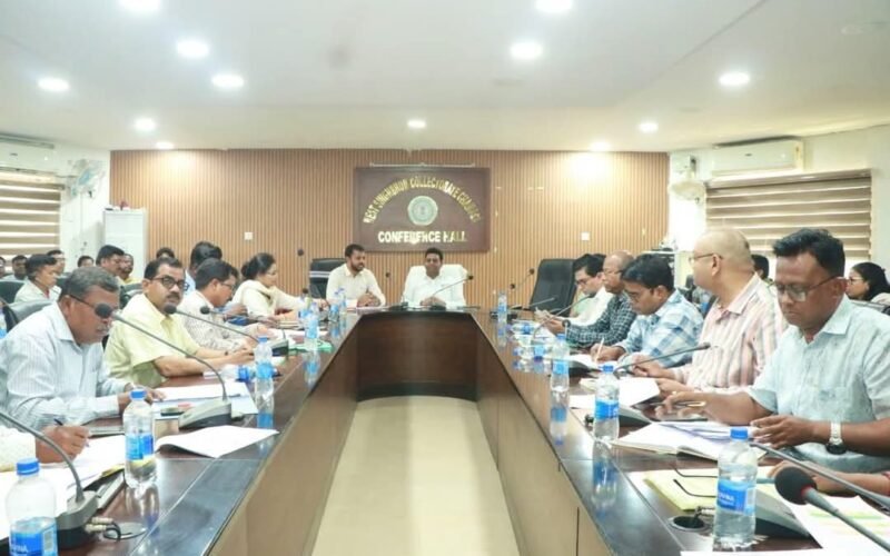 स्वास्थ्य विभाग की मासिक समीक्षा बैठक, टीकाकरण और मातृत्व सेवाओं को मजबूत करने पर जोर