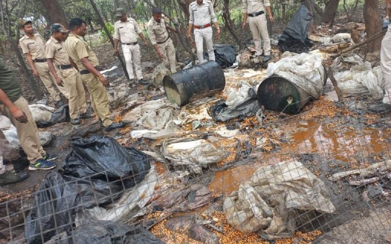 सरायकेला: अवैध शराब के खिलाफ छापेमारी तेज, 3 अड्डे ध्वस्त