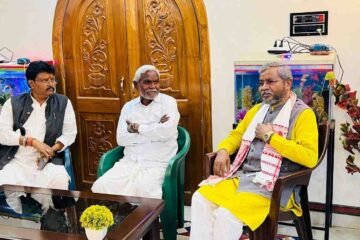 वीर सोरेन के असामयिक निधन पर बाबूलाल मरांडी ने सरायकेला पहुंचकर दी श्रद्धांजलि