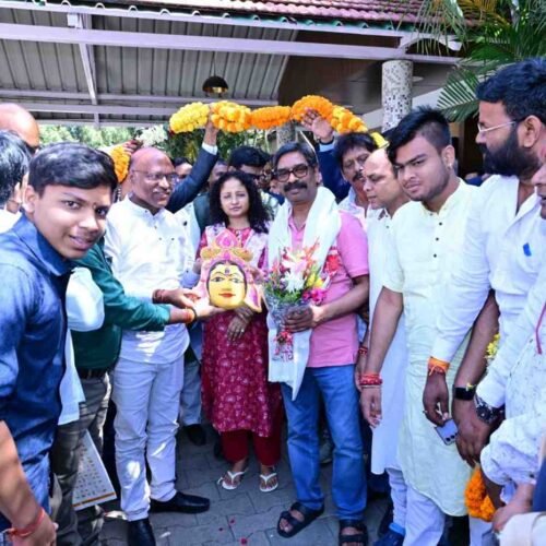 सरायकेला नगर पंचायत अध्यक्ष मनोज चौधरी ने मुख्यमंत्री हेमंत सोरेन से की शिष्टाचार मुलाकात