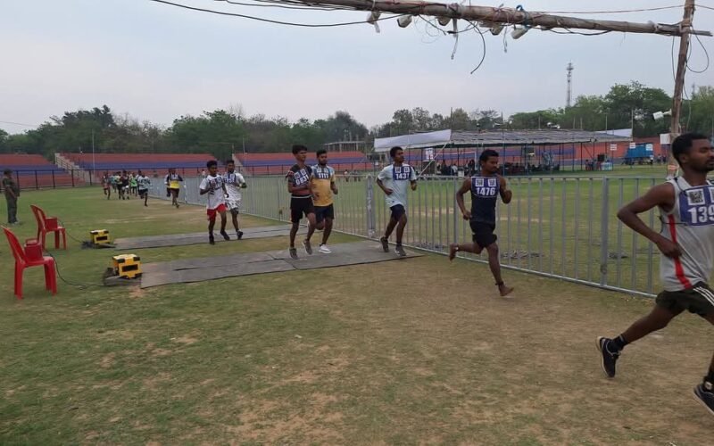 सरायकेला में गृह रक्षक भर्ती परीक्षा: 650 अभ्यर्थी शामिल, दौड़ में 233 सफल